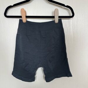 Alphalete Seamless High-Waist Biker Shorts - Charcoal Gray